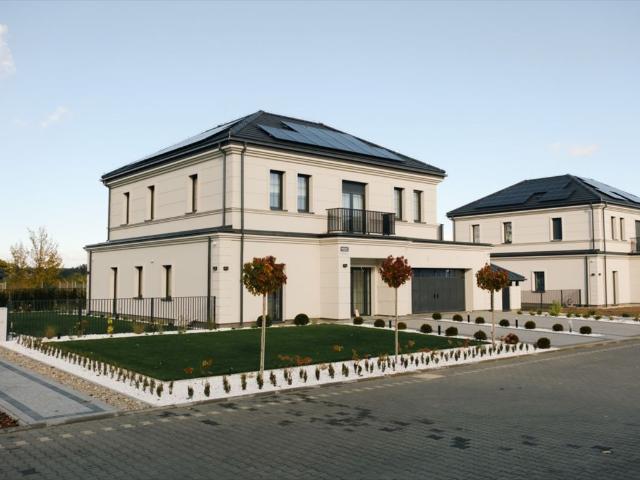 Przestronny dom 275 m² z dużą działką i tarasem polecam!