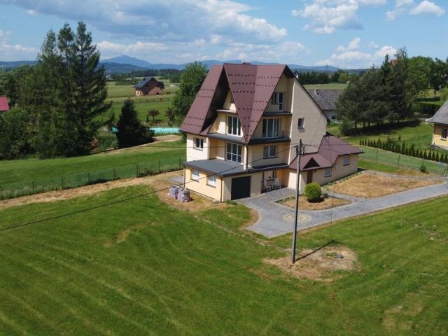 Przestronny dom 270 m² z garażem i panoramicznym widokiem