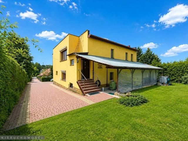 Przestronny dom 270 m² z potencjałem, ogród i garaż