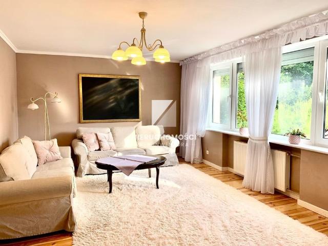 Przestronny dom 270m2 z kominkiem i dużą działką
