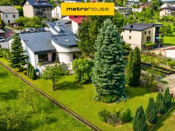 Przestronny dom 272 m² z kominkiem i tarasem
