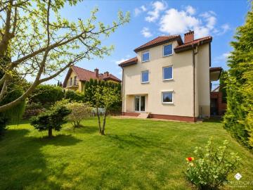 Przestronny dom 286 m² z garażem i dużą działką