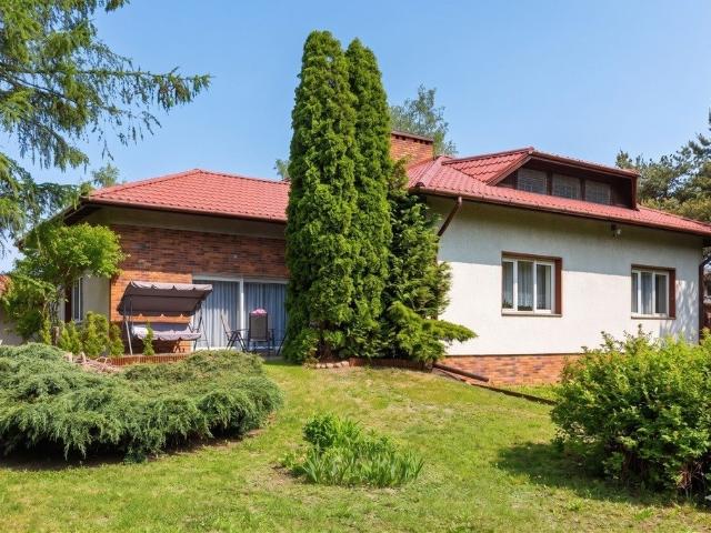 Sprzedam przestronny dom 232 m² z dużą działką w Warszawie