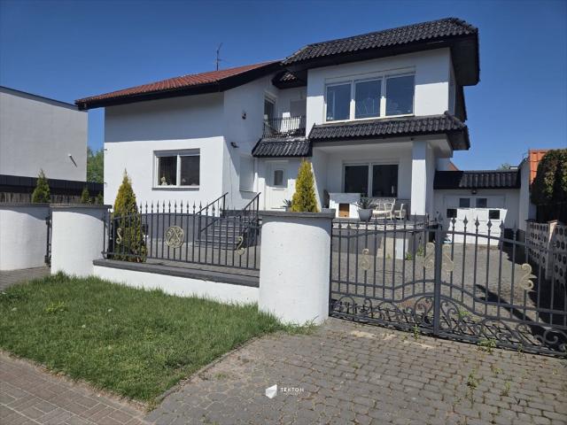 Przestronny dom 287 m² z dużą piwnicą i ogrodem