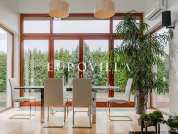 Przestronny dom 287 m2 z kominkiem i tarasem