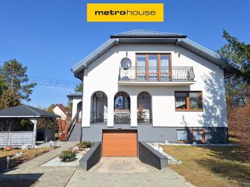 Przestronny dom 307 m² z dużą działką i garażem