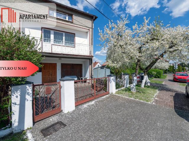 Sprzedam przestronny dom 300 m² z 4 kuchniami i 3 łazienkami