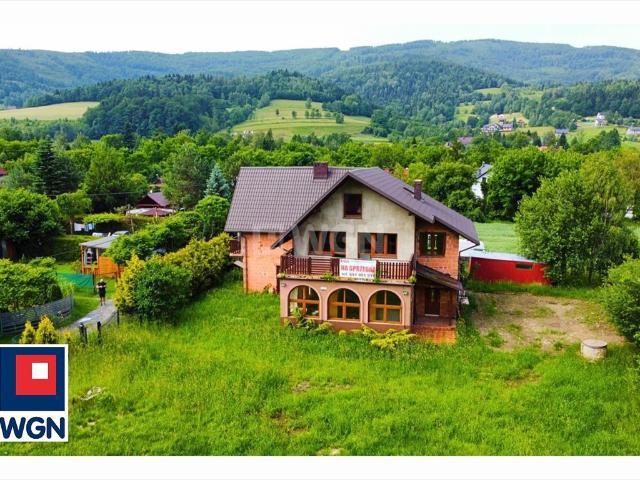 Przestronny dom 300 m2 z dużą działką w Brennej