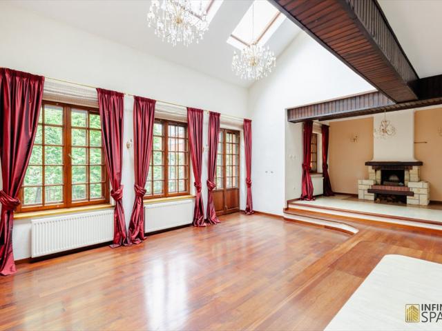 Przestronny dom 300 m² z garażem, sauna i lasem blisko Warszawy