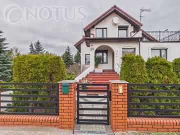 Stylowy dom 325 m² z dużym ogrodem i garażem