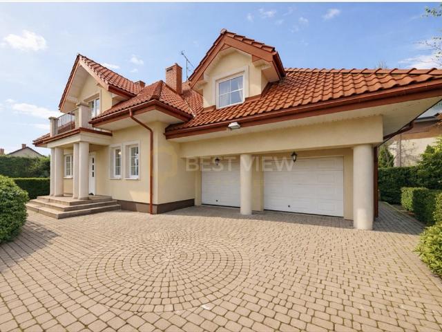 Przestronny dom 335 m² z pięknym ogrodem i garażem