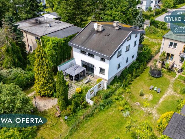 Na sprzedaż przestronny dom 339 m² z biurem i piwnicami w Dobroniu