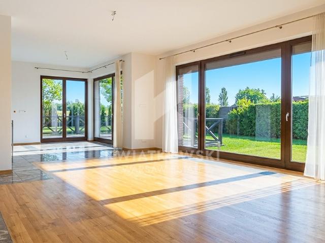 Przestronny dom 330 m² na Osiedlu Konstancja 7 pokoi, garaż