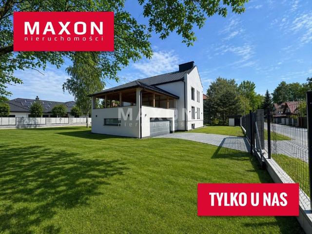 Przestronny dom 345 m² z garażem i tarasem w Stanisławowie
