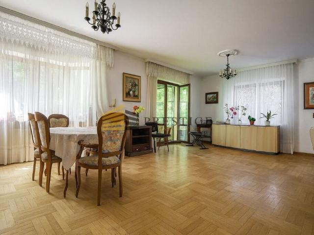 Przestronny dom 350 m² w Ursynowie idealny na cele mieszkalne i biurowe polecam