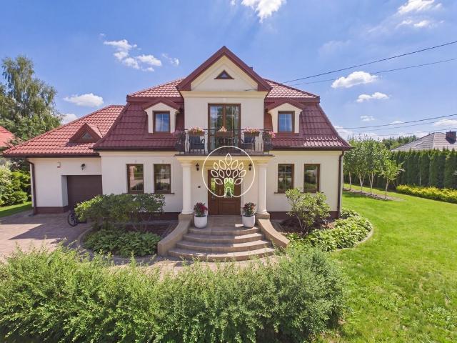 Przestronny dom 360 m² po remoncie, nowoczesna kuchnia i ogród