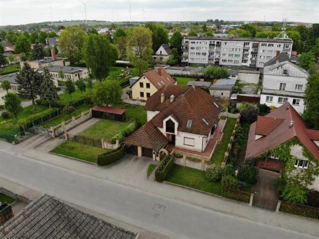 Przestronny dom 362 m² z ogrodem, garażem i możliwością działalności