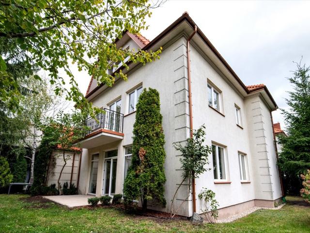 Przestronny dom 375 m2 w Wilanowie, idealny na mieszkanie i biznes