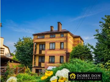 Przestronny dom 380 m² z budynkiem gospodarczym i ogrodem