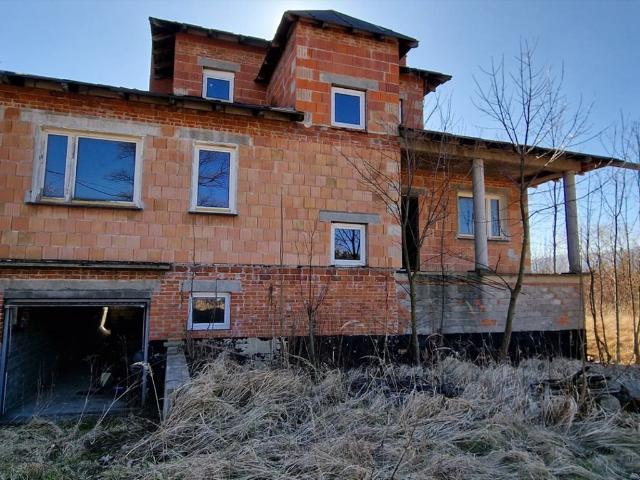 Przestronny dom 409 m² z dużą działką i stawami zapraszam