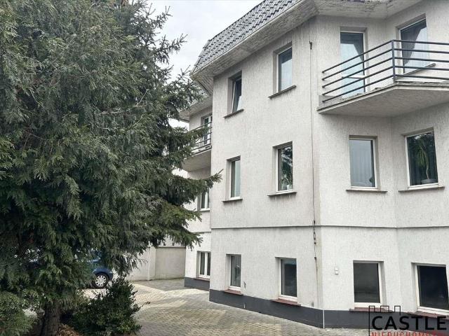 Przestronny dom 415 m2 z ogrodem i garażem w Smochowicach