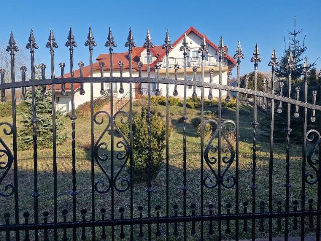 Przestronny dom 425 m² na 40 arowej działce w Białej