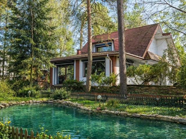Przestronny dom 420 m² z panoramicznym salonem i biurem