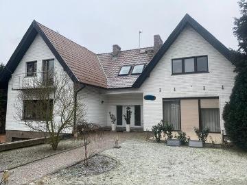 Przestronny dom 460 m² z ogrodem i kominkiem w Dąbiu