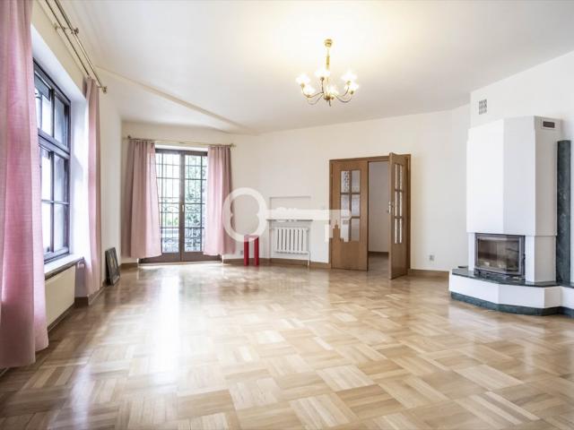 Przestronny dom 500 m² w Wilanowie Niskim z garażem i tarasem