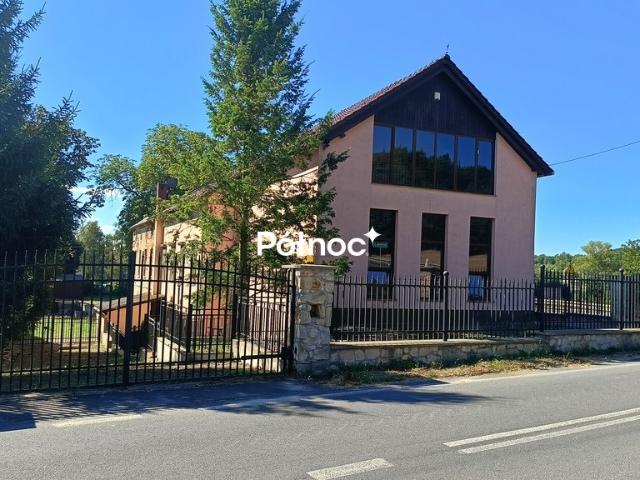Przestronny dom 650 m2 z funkcjami usługowymi i ogrodem