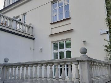 Przestronny dom biurowy 700 m2, cicha okolica, klimatyzacja