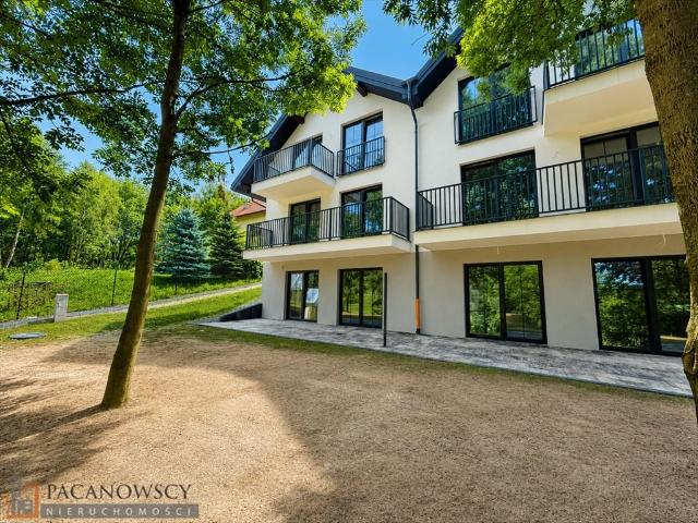 Przestronny dom bliźniaczy 251 m2 z garażem i tarasem
