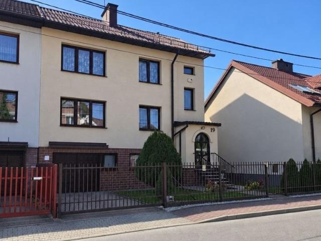 Przestronny dom bliźniaczy 269 m² Kielce, Herby z garażem