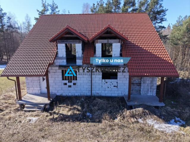 Przestronny dom bliźniak z tarasem i garażem