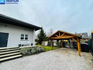 Przestronny dom bliźniak z tarasem i ogrodem, 167 m2