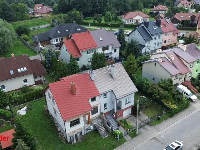 Przestronny dom bliźniak z garażem i potencjałem na działalność