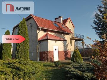 Przestronny dom dwurodzinny z dużą działką i tarasem