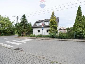 Przestronny dom wolnostojący z dużym ogrodem i tarasem