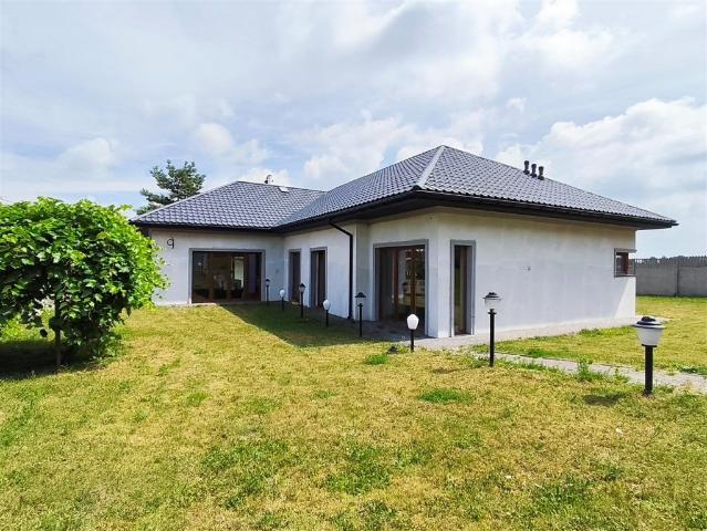 Przestronny dom z 6 sypialniami, dużym salonem i garażem
