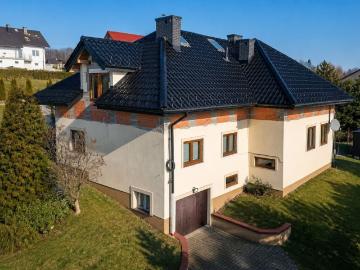 Przestronny dom z 8 pokoi i 2 salonami w Łazanach