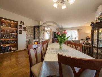 Przestronny dom z 2013 r. z 2 kuchniami i 4,5 ha działki