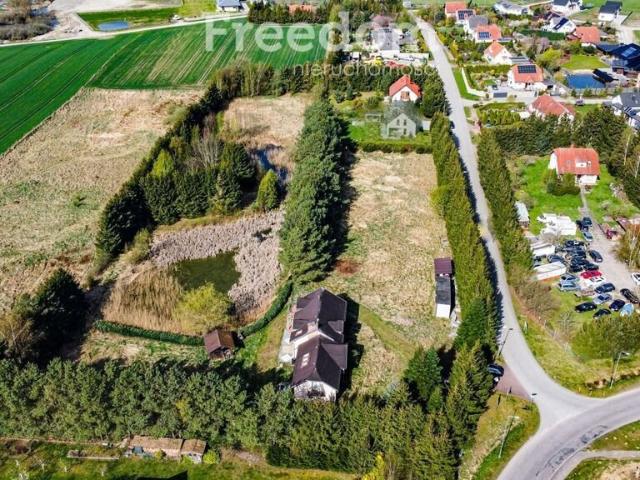 Przestronny dom z usługami, staw i las, 214 m²
