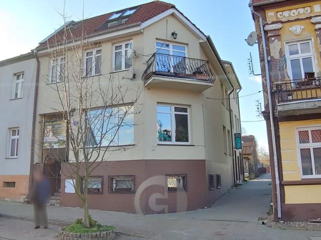 Na sprzedaż przestronny dom z widokiem na jezioro, 10 pokoi