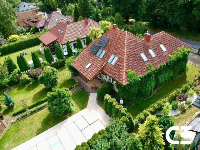 Przestronny dom z basenem, fotowoltaiką i pełnym wyposażeniem