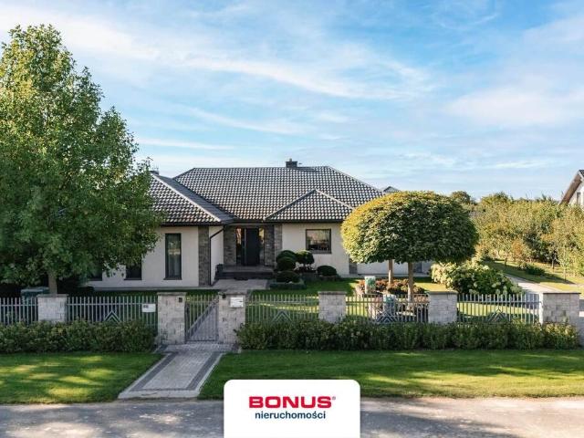 Przestronny dom z basenem 205 m², ogród, garaż 4 auta