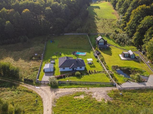 Przestronny dom z basenem i sauną idealny dla rodziny