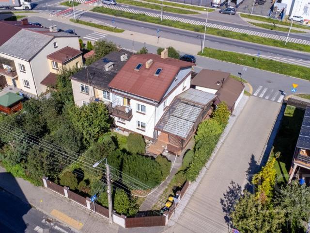 Przestronny dom z dużym tarasem i potencjałem