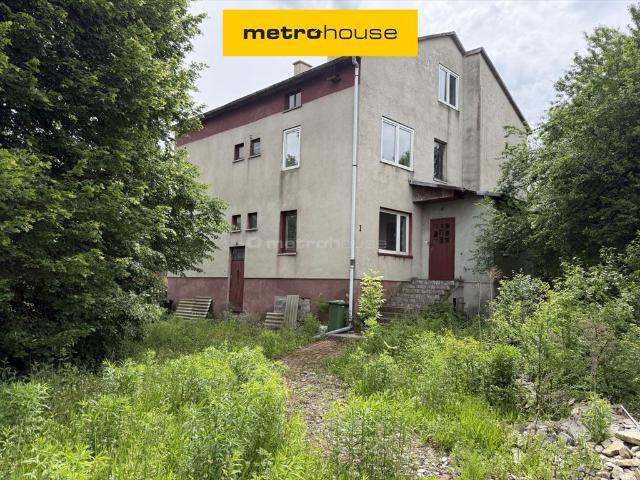 Na sprzedaż przestronny dom 300 m² z dużą działką 3000 m² w Kroczycach