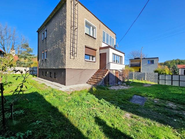 Przestronny dom z dużym potencjałem i słonecznym balkonem