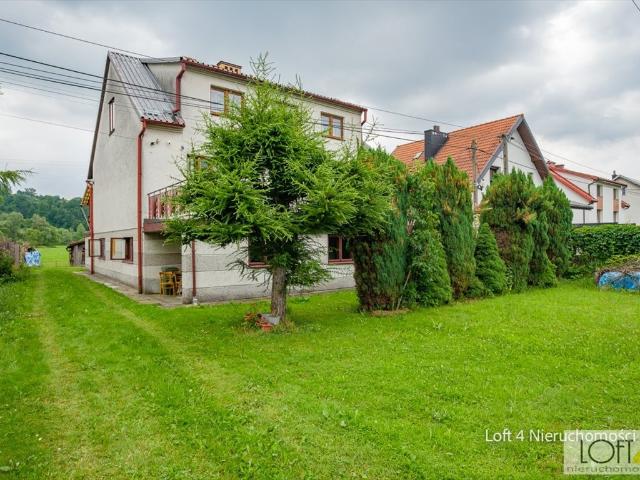 Przestronny dom z dużą działką, garaż i taras